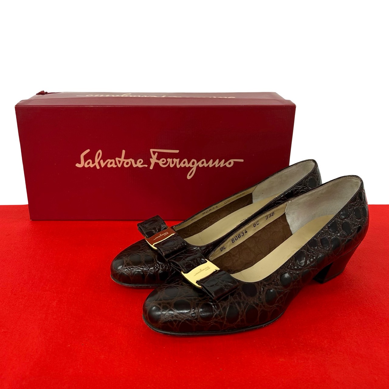 【ポイント2倍】極 美品 箱付き Salvatore Ferragamo サルヴァトーレフェラガモ ヴァラ 金具 レザー 本革 パンプス ハイヒール ブラウン 茶 39887【送料無料】【中古】