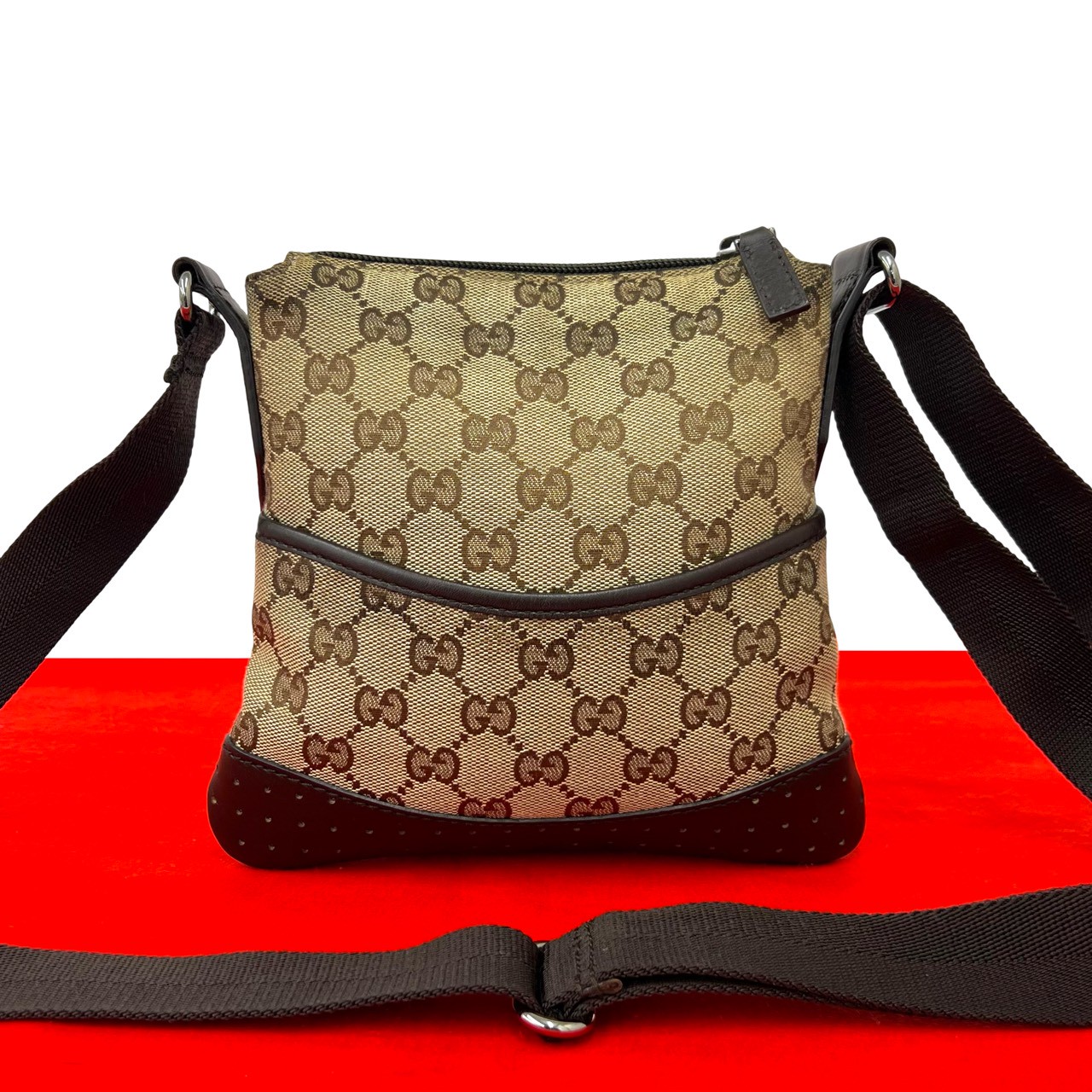 【尖んがり2倍】極 美品 GUCCI グッチ GG ロゴタイプ 帆布 パンチング なめし革 本革 ミニ ショルダーバッグ ポシェット サコッシュ 赤銅色 21765【貨物輸送無料】【中古】