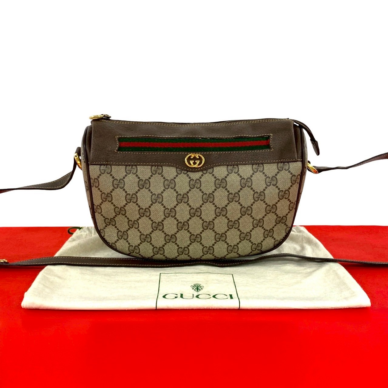 【尖んがり2倍】極 美品 袋付き添い人 GUCCI グッチ 年寄りのグッチ ヴィンテージ シェリー酒伝達ルート GGロゴタイプ 金具 なめし革 ショルダーバッグ 赤銅色 28950【貨物輸送無料】【中古】