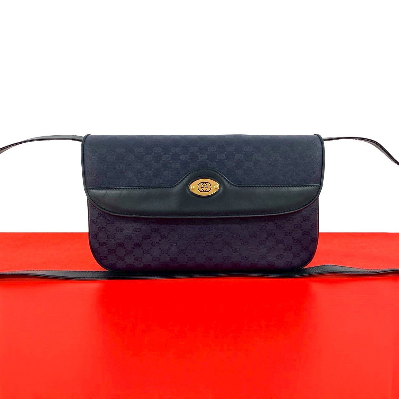 【尖んがり2倍】極 美品 GUCCI グッチ 年寄りのグッチ ヴィンテージ マイクロGG ロゴタイプ 金具 なめし革 ショルダーバッグ ポシェット サコッシュ 米国海軍 i20-7【貨物輸送無料】【中古】