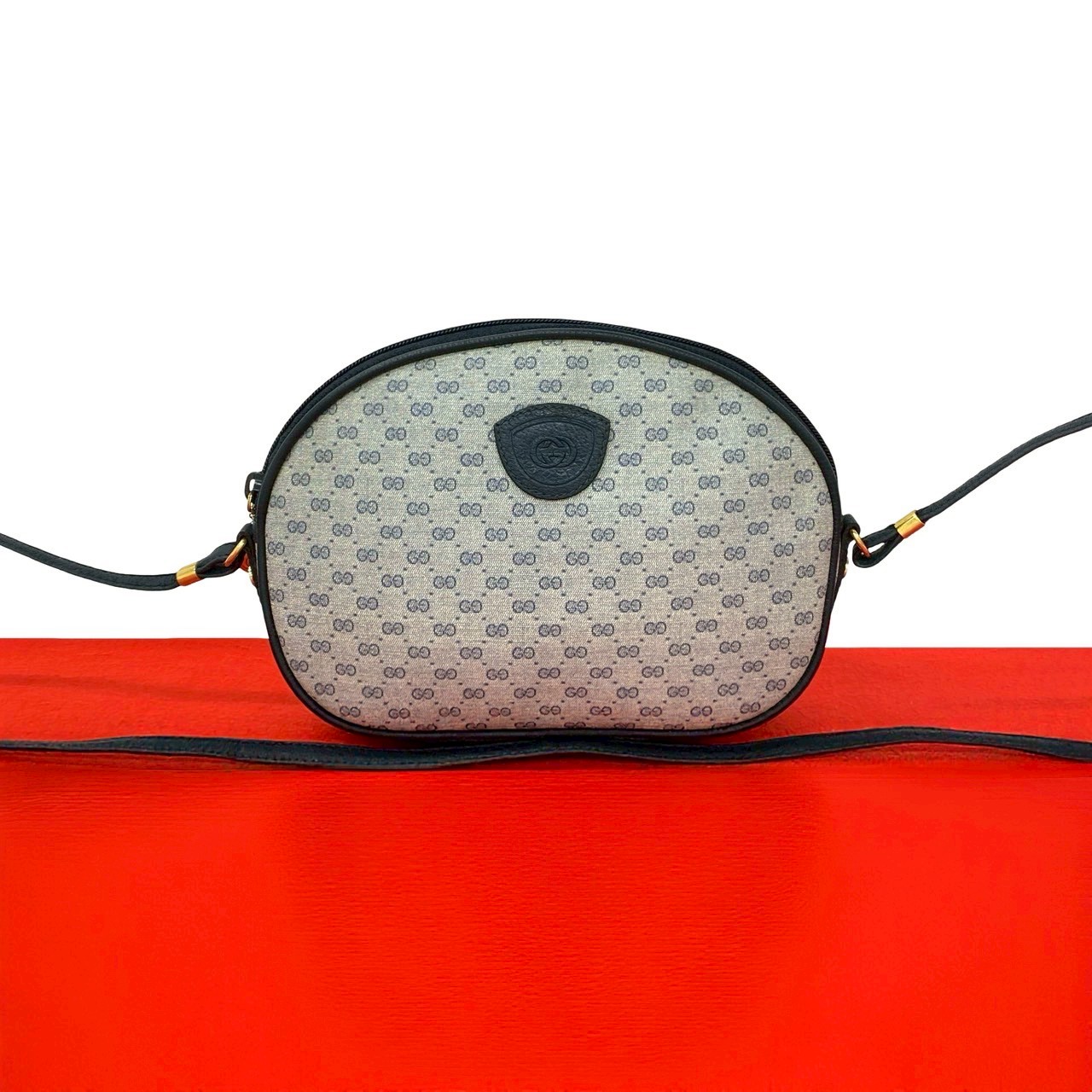 【尖んがり2倍】極 美品 GUCCI グッチ 年寄りのグッチ ヴィンテージ マイクロGG ロゴタイプ なめし革 ショルダーバッグ ポシェット サコッシュ 米国海軍 84688【貨物輸送無料】【中古】