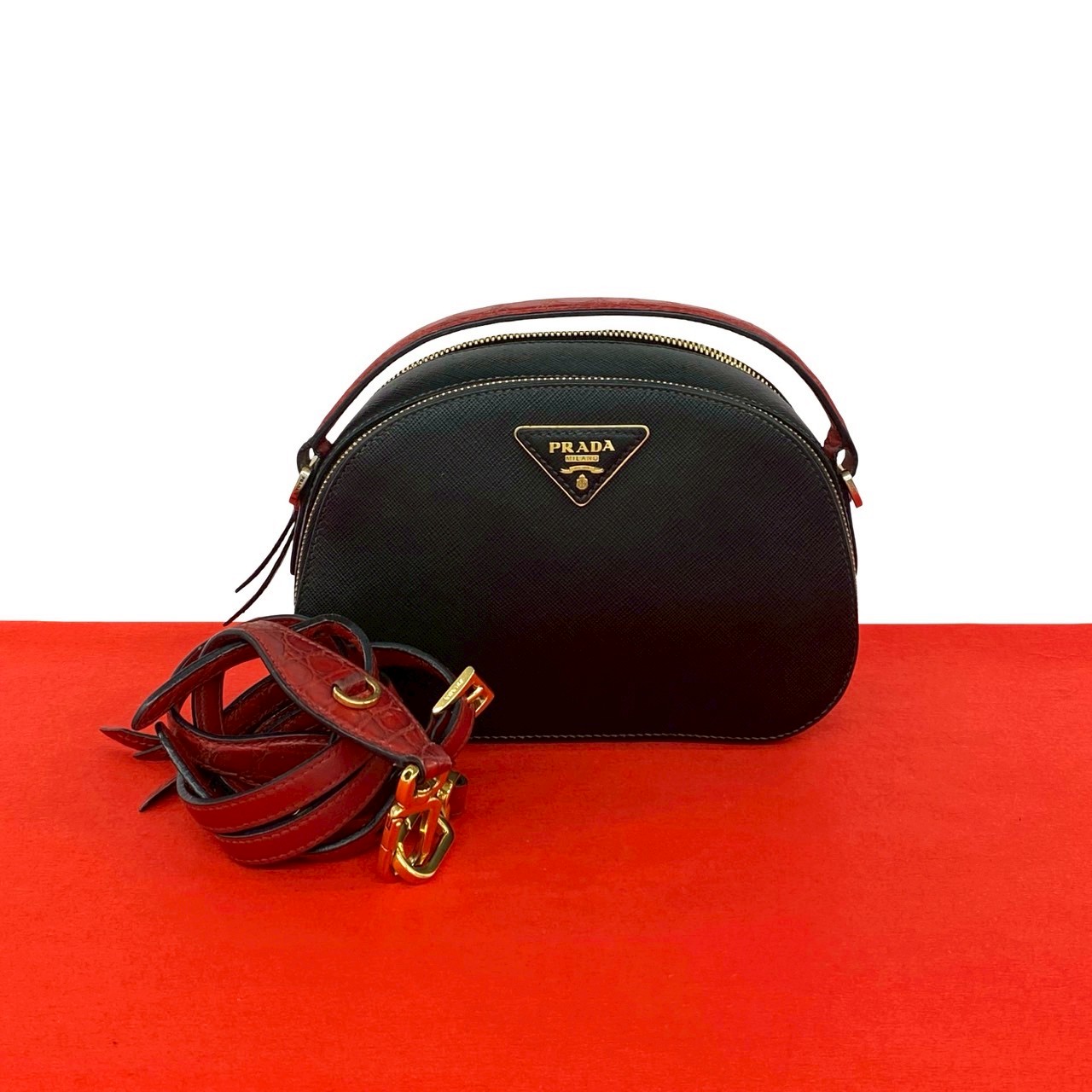 【尖んがり2倍】極 美品 滅多に無い品 PRADA プラダ ３角形ロゴタイプ 金具 サフィアーノ なめし革 本革 2way ハンドバック ショルダーバッグ 黒いこと 赤いこと 92483【貨物輸送無料】【中古】