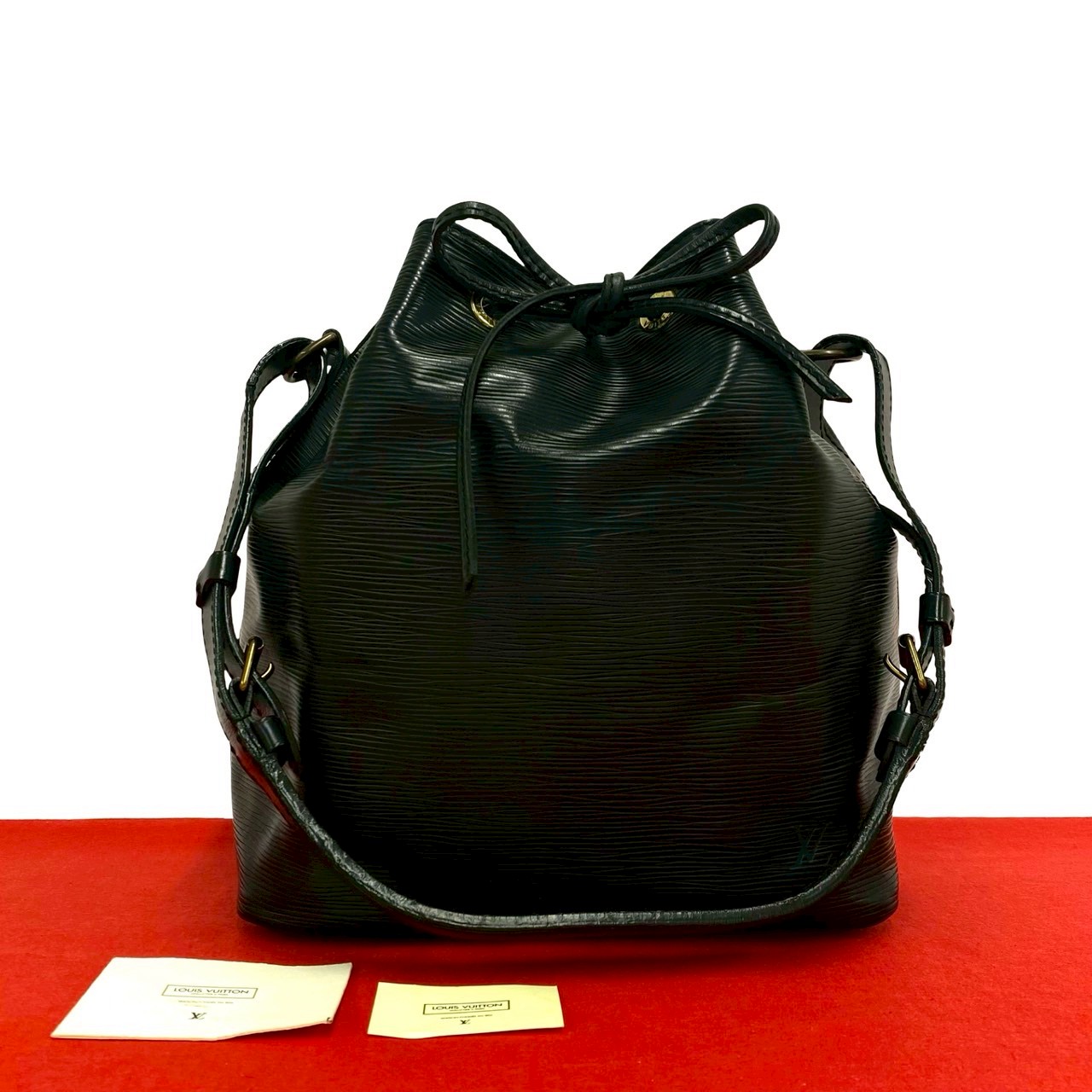 【尖んがり2倍】極 美品 LOUIS VUITTON ルイヴィトン ヴィンテージ プチノエ エピ なめし革 本革 虚蝉ショルダーバッグ 一ショルダーバッグ ノワール 26221【貨物輸送無料】【中古】