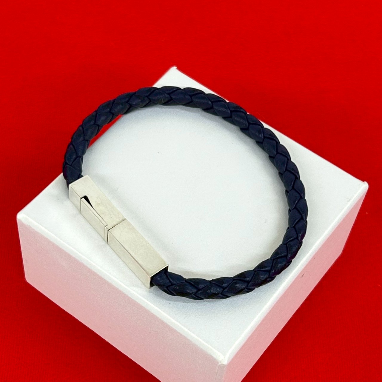 【ポイント2倍】極 美品 BOTTEGA VENETA ボッテガヴェネタ イントレチャート レザー 本革 シルバー925 ブレスレット アクセサリー ネイビー シルバー 18741【送料無料】【中古】｜Trip Vintage 20,850円