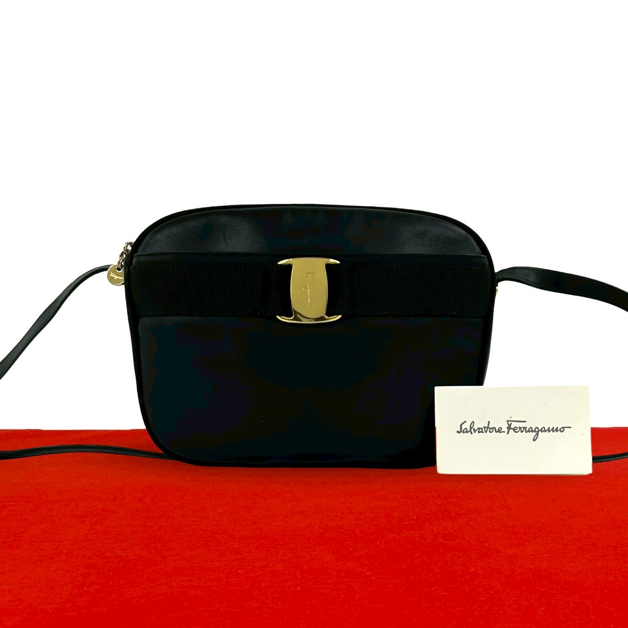 【ポイント2倍】極 美品 Salvatore Ferragamo サルヴァトーレフェラガモ ヴァラリボン 金具 レザー 本革 ショルダーバッグ ポシェット ブラック 41633【送料無料】【中古】|Trip Vintage