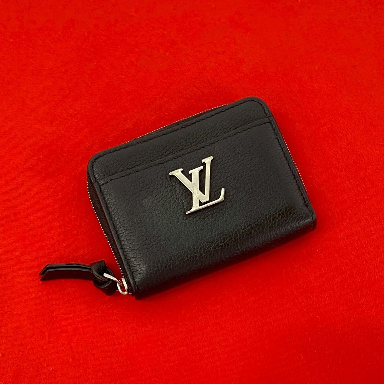 【尖んがり2倍】極 美品 LOUIS VUITTON ルイヴィトン ロックミー ジッピー 鋳貨金入れ なめし革 本革 ラウンドジップ コインケース 釣り銭入れ 黒 30465【貨物輸送無料】【中古】
