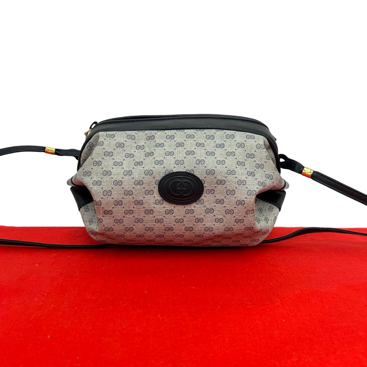 【尖んがり2倍】極 美品 GUCCI グッチ 年寄りのグッチ ヴィンテージ マイクロGG ロゴタイプ 金具 なめし革 ミニ ショルダーバッグ ポシェット 米国海軍 41439【貨物輸送無料】【中古】
