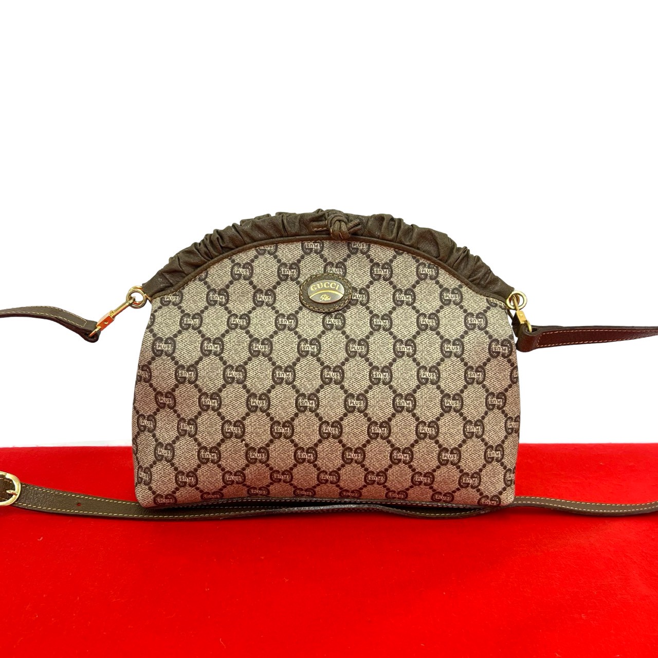 【尖んがり2倍】極 美品 GUCCI グッチ 年寄りのグッチ ヴィンテージ グッチつけ加える 金具 なめし革 本革 ショルダーバッグ ポシェット 赤銅色 23076【貨物輸送無料】【中古】