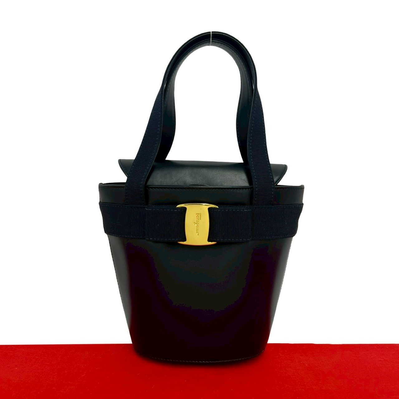 【ポイント2倍】極 美品 Salvatore Ferragamo サルヴァトーレフェラガモ ヴィンテージ ヴァラリボン 金具 レザー 本革 ハンドバッグ ネイビー 19299【送料無料】【中古】|Trip Vintage
