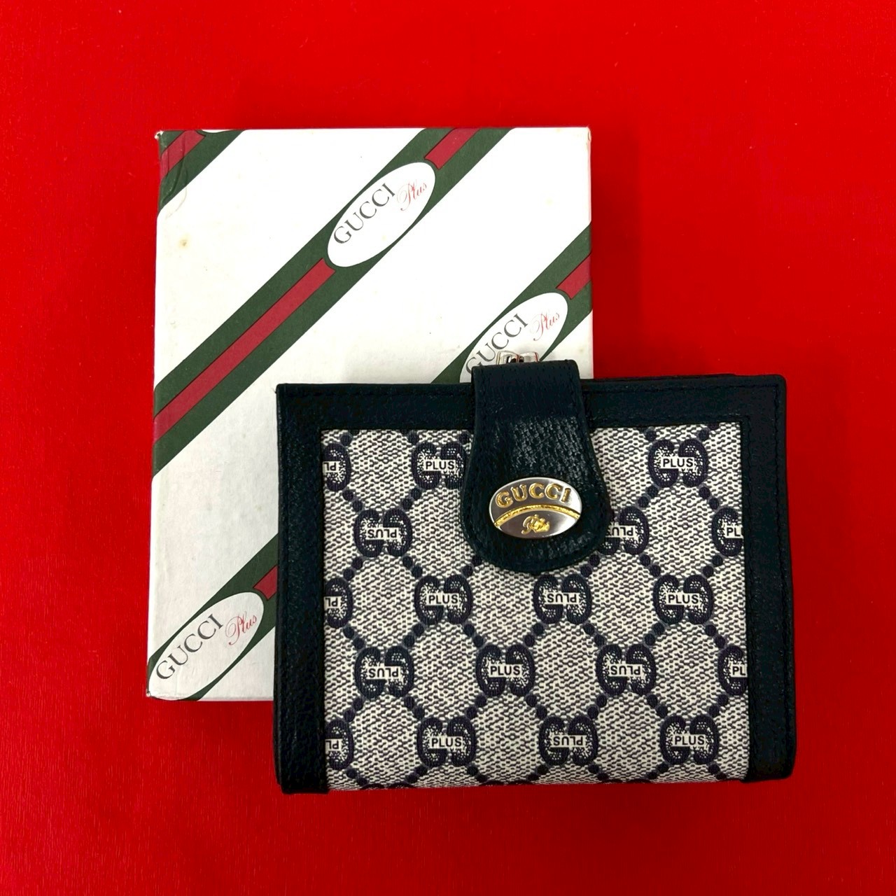 【ポイント2倍】ほぼ未使用 箱付き GUCCI グッチ オールドグッチ ヴィンテージ グッチプラス ロゴ 金具 レザー がま口 二つ折り財布 ネイビー 329-1【送料無料】【中古】｜Trip Vintage
