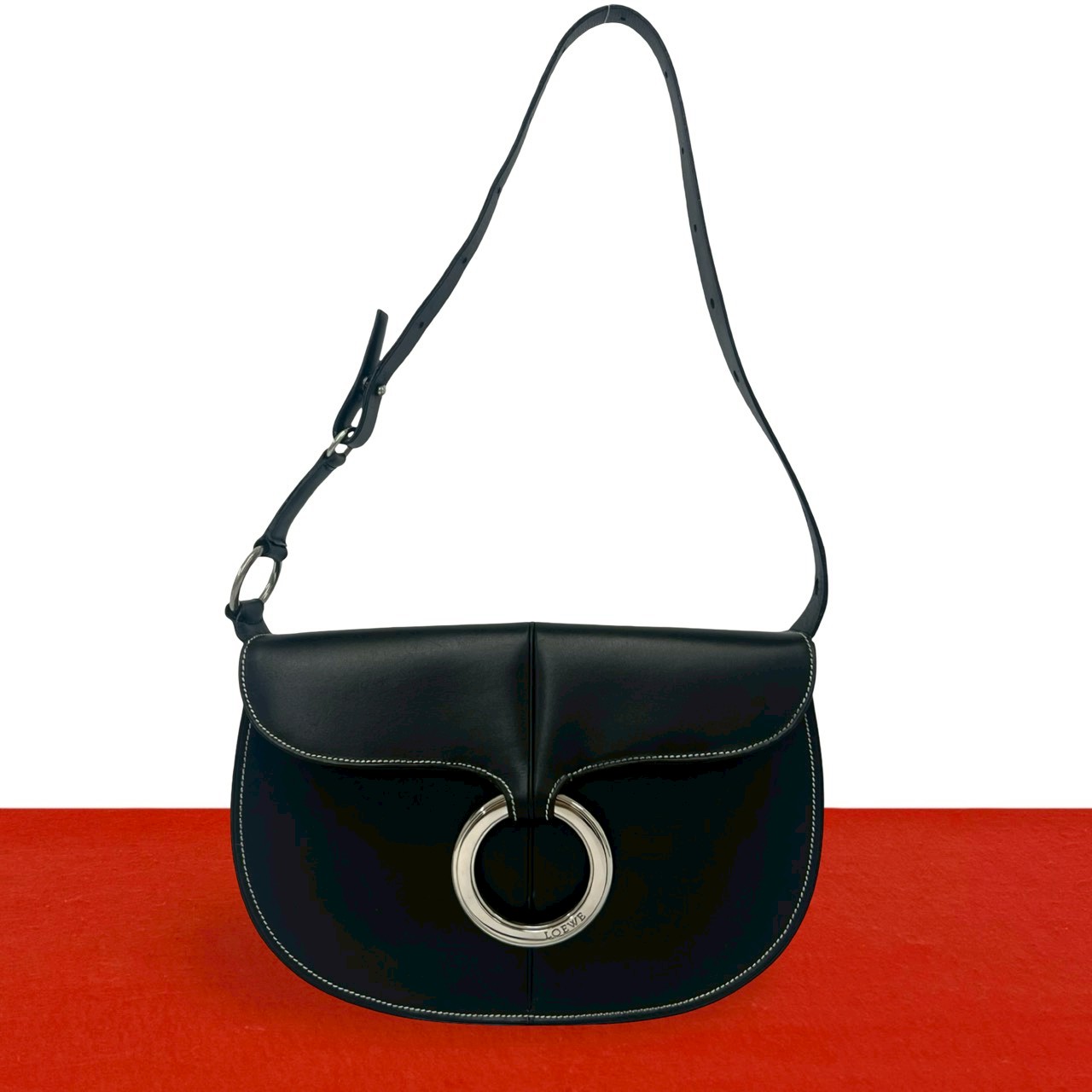 【尖んがり2倍】極 美品 LOEWE ロエベ ロゴタイプ 輪っか 金具 なめし革 本革 一ショルダーバッグ 虚蝉ショルダーバッグ ハンドバック 黒いこと 黒 22768【貨物輸送無料】【中古】