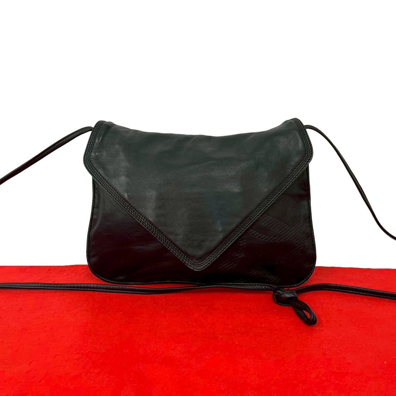 【尖んがり2倍】極 美品 LOEWE ロエベ ヴィンテージ アナ瓦 ロゴタイプ ナッパ なめし革 本革 ミニ ショルダーバッグ ポシェット サコッシュ 黒いこと 25523【貨物輸送無料】【中古】