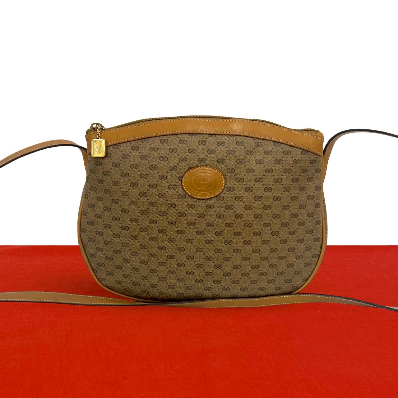 【尖んがり2倍】極 美品 GUCCI グッチ 年寄りのグッチ ヴィンテージ マイクロGG ロゴタイプ なめし革 本革 ショルダーバッグ ポシェット 赤銅色 茶 k85-3【貨物輸送無料】【中古】