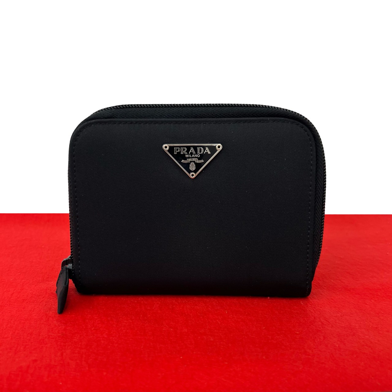 【尖んがり2倍】極 美品 PRADA プラダ ３角形ロゴタイプ 金具 テスート ナイロン サフィアーノ なめし革 ラウンドジップ 二つ折り札入れ ウォレット 黒いこと 11683【貨物輸送無料】【中古】