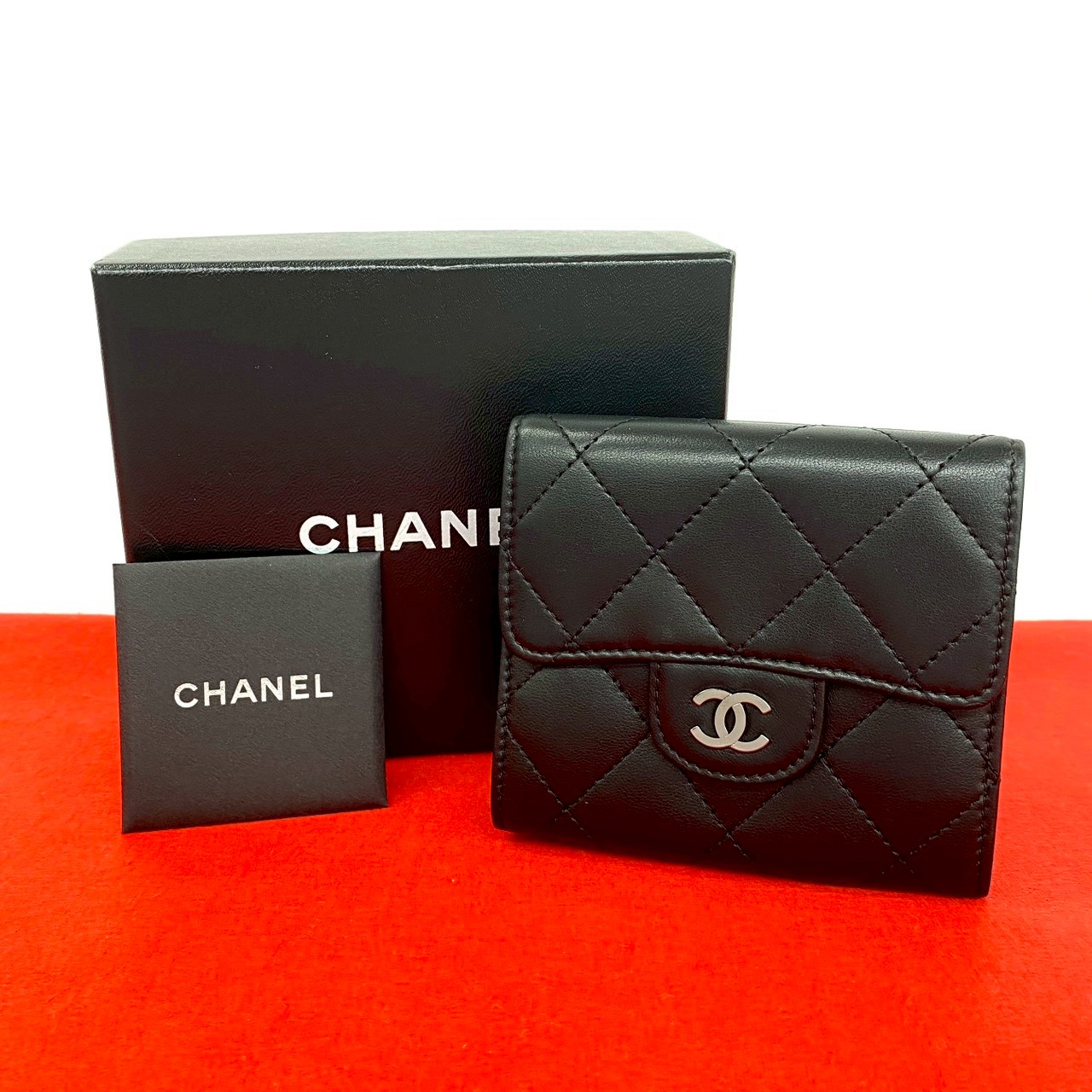 【尖んがり2倍】ほぼ未当て嵌める 箱付き添い人 判子有 11番台 CHANEL シャネル マトラッセ ココマーク 子ヒツジ素はだ なめし革 三つ折り札入れ ウォレット 黒いこと 28341【貨物輸送無料】【中古】