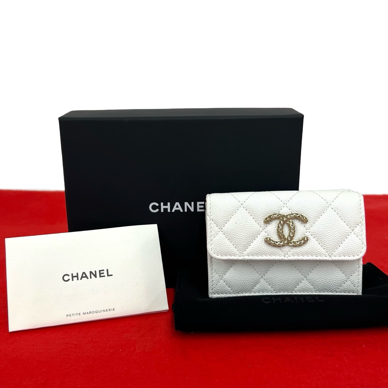 【尖んがり2倍】極 美品 箱 袋付き添い人 判子有 CHANEL シャネル マトラッセ ココマーク キャビア素はだ 三つ折り 札入れ ミニ ウォレット 白いこと 54896【貨物輸送無料】【中古】