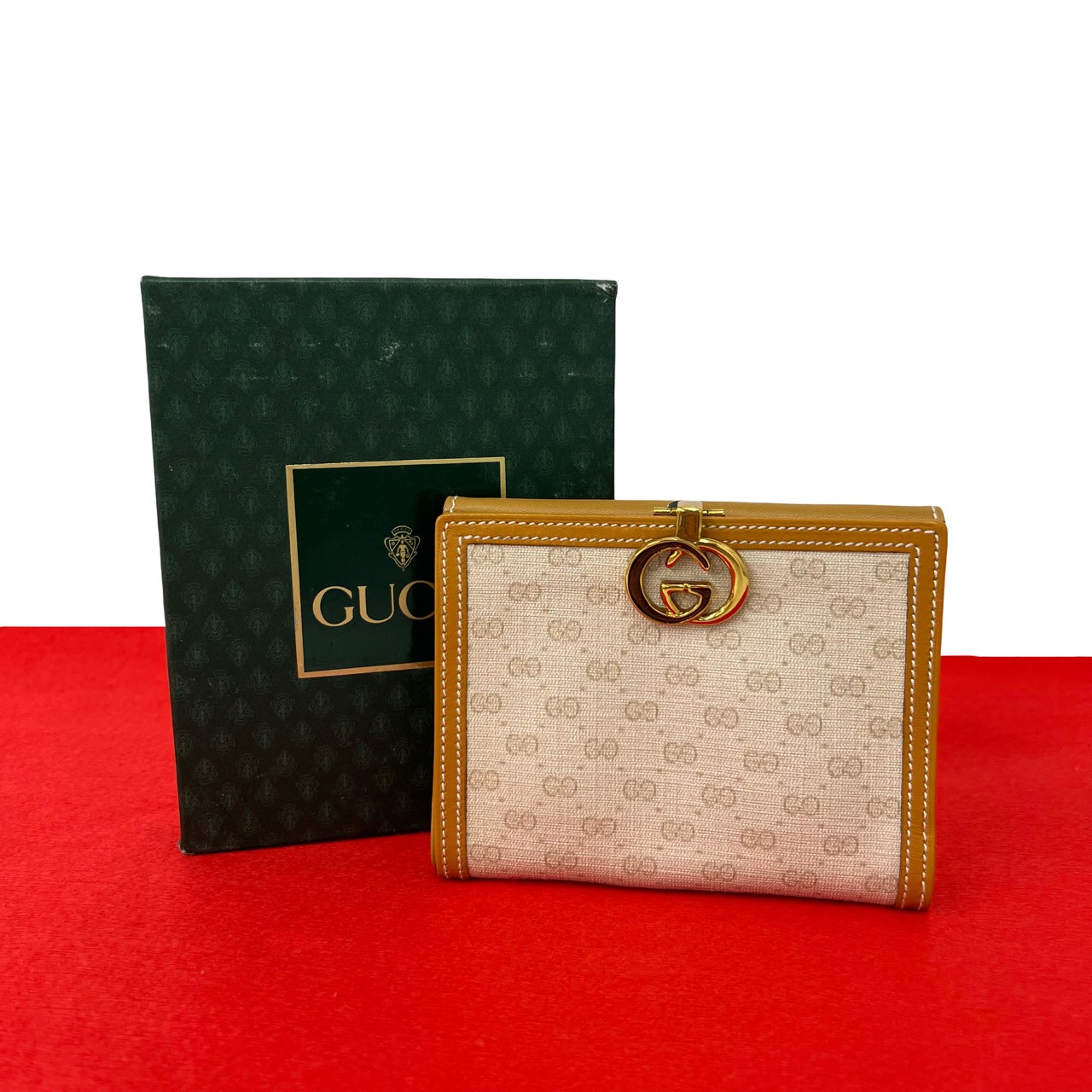 【尖んがり2倍】極 美品 箱付き添い人 GUCCI グッチ 年寄りのグッチ ヴィンテージ マイクロGG ロゴタイプ 金具 なめし革 二つ折り金入れ 駱駝 象牙色 46110【貨物輸送無料】【中古】
