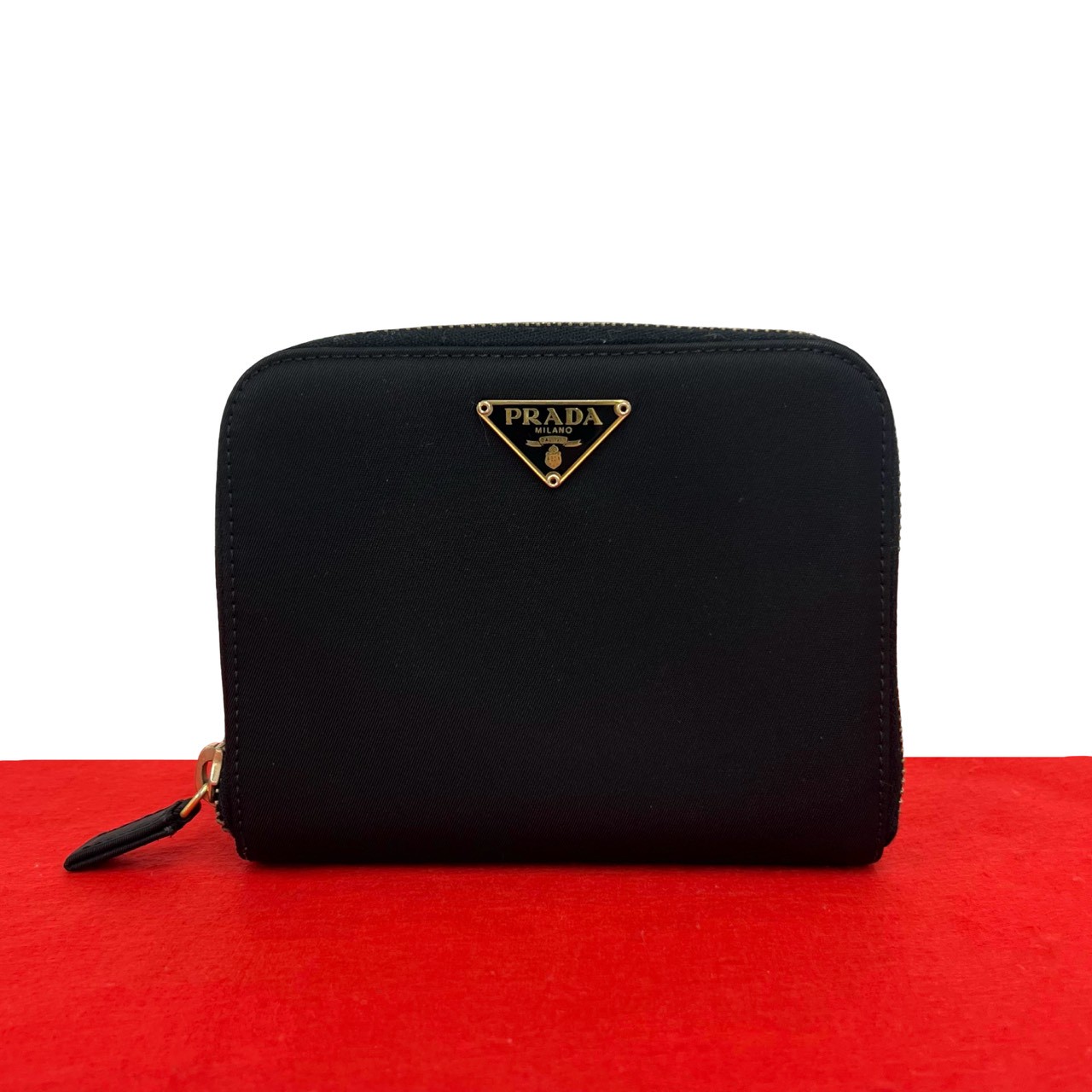 【尖んがり2倍】極 美品 PRADA プラダ ３角形ロゴタイプ 金具 テスート ナイロン サフィアーノ なめし革 ラウンドジップ 二つ折り 札入れ ウォレット 黒いこと 04283【貨物輸送無料】【中古】