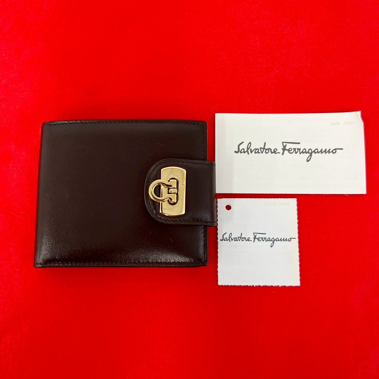 【尖んがり2倍】極 美品 Salvatore Ferragamo サルヴァトーレフェラガモ ガンチーニ 金具 なめし革 本革 二つ折り紙入れ ウォレット 赤銅色 茶 30513【貨物輸送無料】【中古】