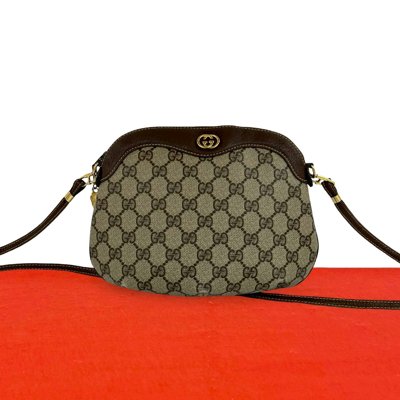 【尖んがり2倍】極 美品 GUCCI グッチ 年寄りのグッチ ヴィンテージ GG ロゴタイプ 柄 金具 なめし革 本革 ミニ ショルダーバッグ ポシェット 赤銅色 33201【貨物輸送無料】【中古】