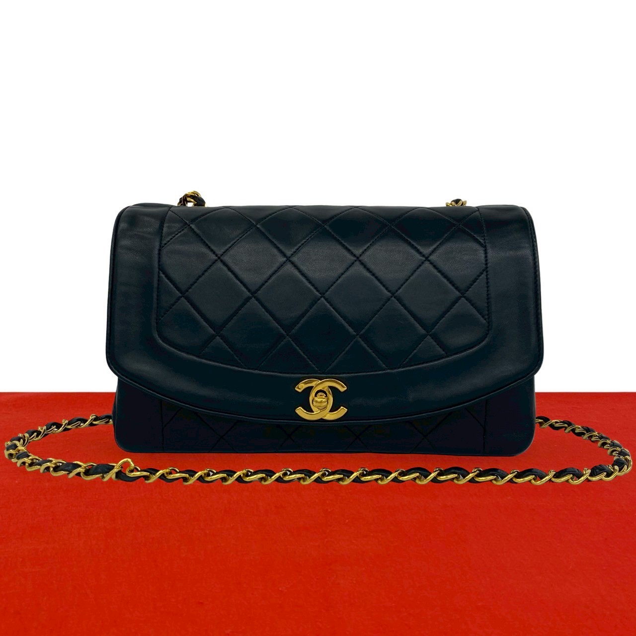 【尖んがり2倍】極 美品 消印有 6番台 CHANEL シャネル ヴィンテージ ダイアナ マトラッセ ココマーク 子ヒツジひと肌 ショルダーバッグ 黒いこと 黒 41200【貨物輸送無料】【中古】
