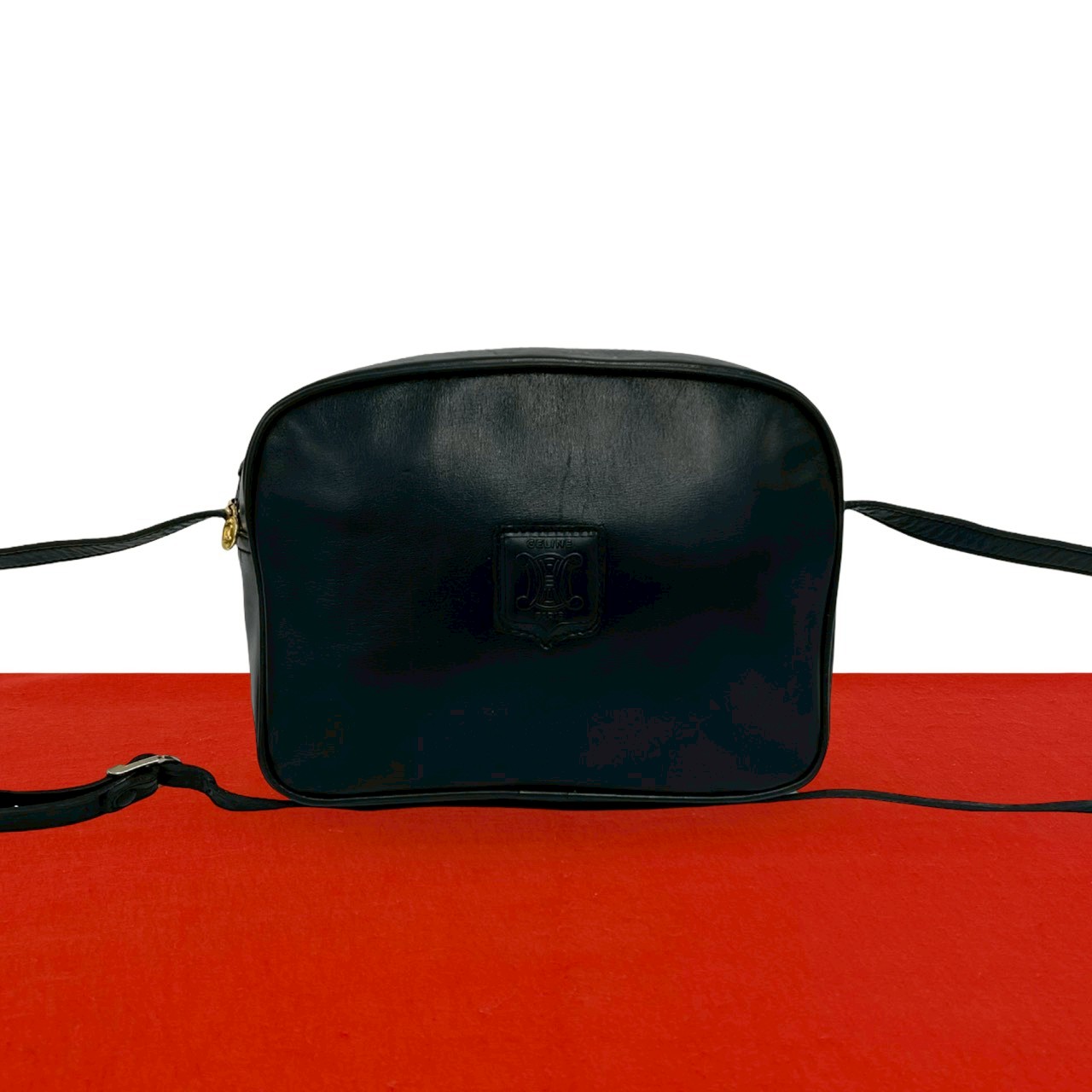 【尖んがり2倍】極 美品 CELINE セリーヌ ヴィンテージ トリオンフ ロゴタイプ なめし革 本革 ショルダーバッグ ポシェット サコッシュ 黒いこと 黒 31153【貨物輸送無料】【中古】