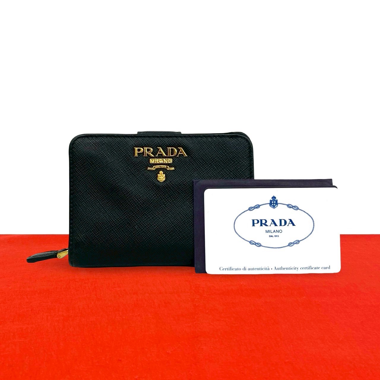 【尖んがり2倍】極 美品 PRADA プラダ ロゴタイプ 金具 サフィアーノ なめし革 本革 二つ折り 紙入れ ミニ ウォレット 紙入れ 御釣り入れ 黒いこと 黒 38599【貨物輸送無料】【中古】