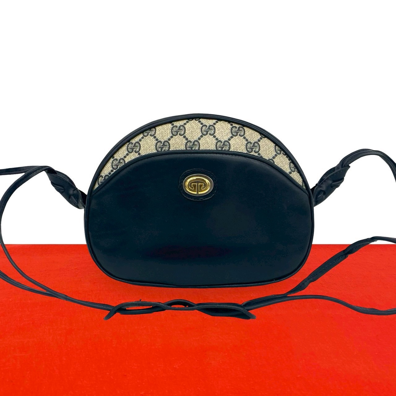 【尖んがり2倍】極 美品 GUCCI グッチ 年寄りのグッチ ヴィンテージ GG ロゴタイプ 柄 金具 なめし革 本革 ショルダーバッグ ポシェット サコッシュ 米国海軍 33235 【貨物輸送無料】【中古】