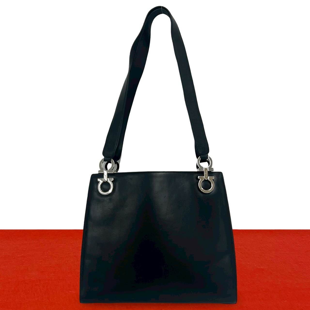 【ポイント2倍】極 美品 Salvatore Ferragamo サルヴァトーレフェラガモ ガンチーニ ロゴ 金具 レザー 本革 トートバッグ セミ ショルダーバッグ 黒 28068【送料無料】【中古】｜Trip Vintage