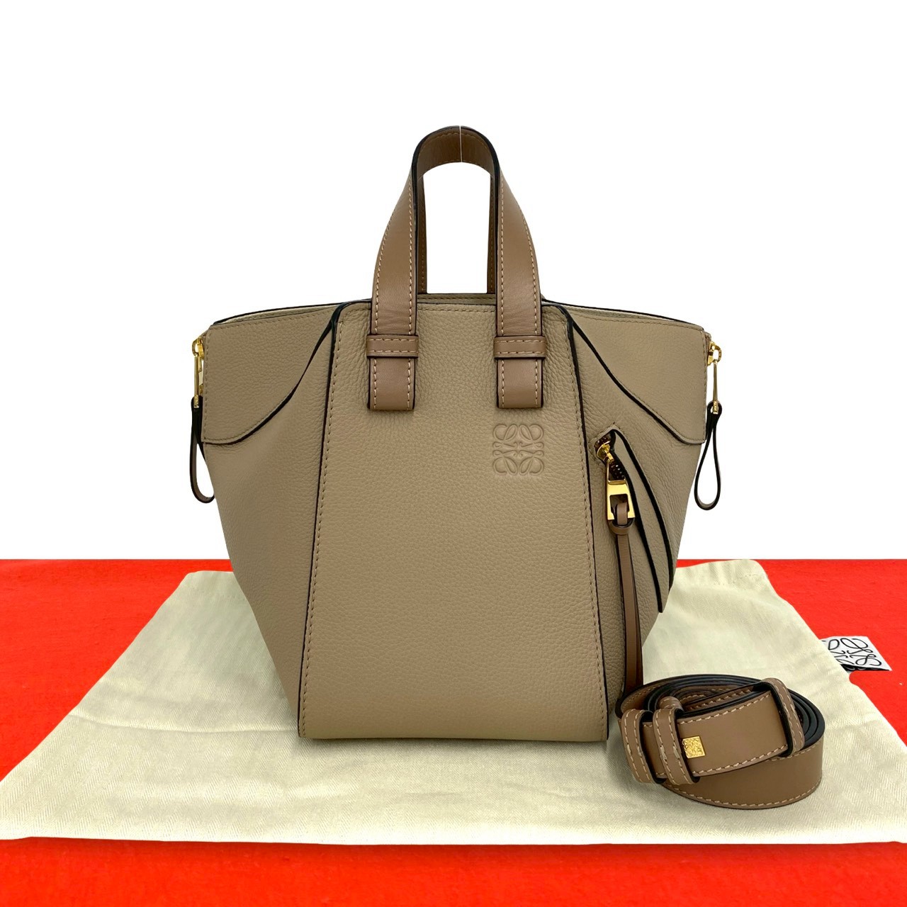 【尖んがり2倍】極 美品 袋付き添い人 LOEWE ロエベ ハンモック パウダーコンパクト アナ瓦 ロゴタイプ なめし革 本革 2way ハンドバック ショルダーバッグ ベージュ 81191【貨物輸送無料】【中古】