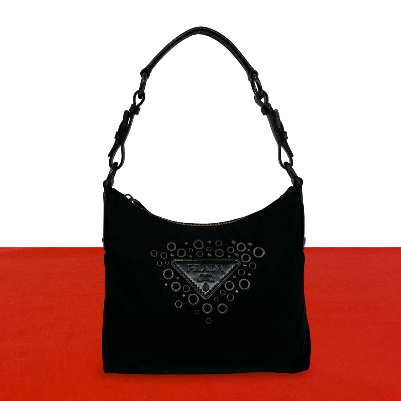 【ポイント2倍】極 美品 希少品 PRADA プラダ 三角ロゴ パンチング スタッズ 金具 ナイロン レザー 本革 セミ ショルダーバッグ ブラック 黒 63472【送料無料】【中古】｜Trip Vintage