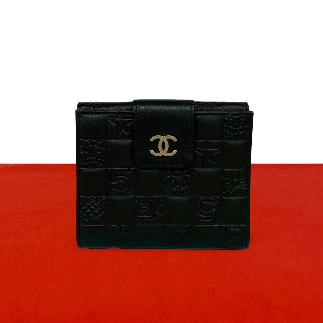 【ポイント2倍】極 美品 シール有り 8番台 CHANEL シャネル アイコン ココマーク 金具 ラムスキン 二つ折り財布 ミニウォレット ブラック 黒 35148 【送料無料】【中古】｜Trip Vintage