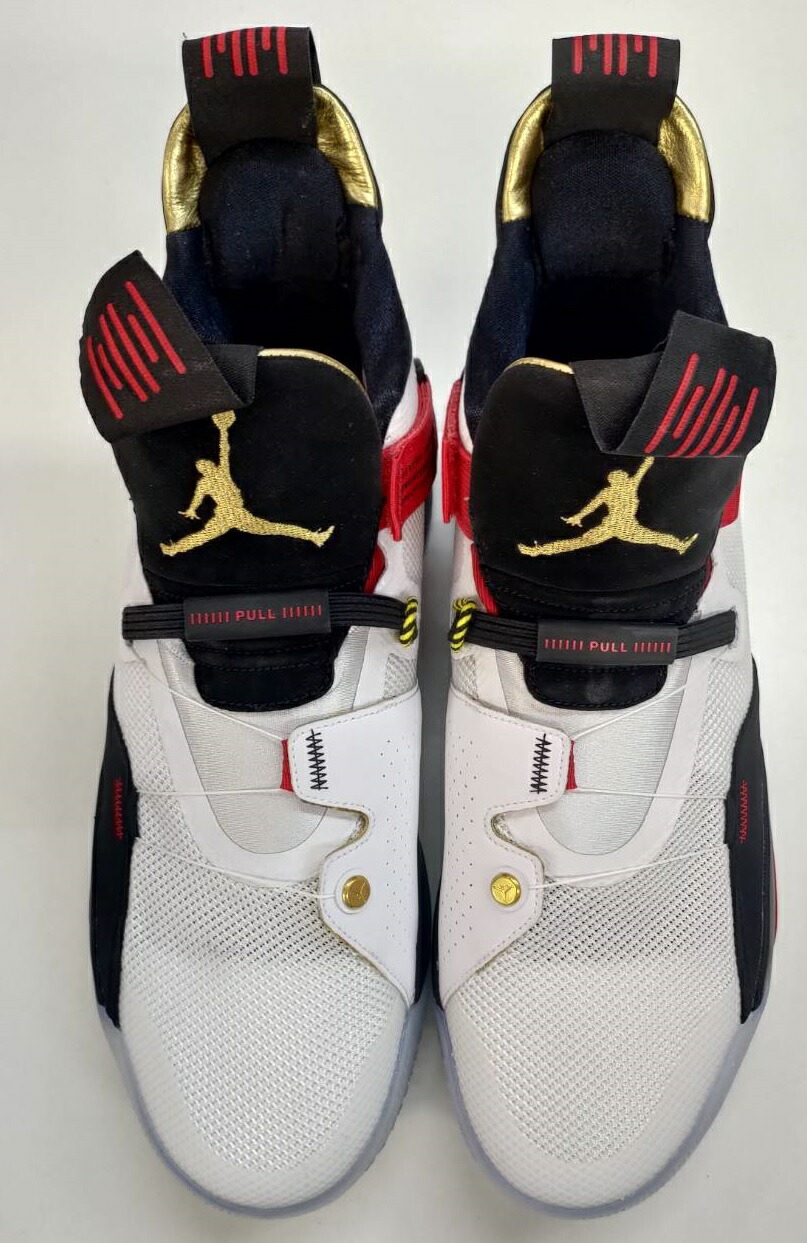 美品 即納 ナイキ ジョーダン ３３ バッシュ Nike Air Jordan 33 Xiii Future Of Flight White Black Gold Fucoa Cl