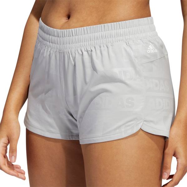 アディダス レディース トレーニングショーツ adidas Women's Pacer Woven Deboss Shorts - Grey Two｜ｔｒｏｉｓ　ＨＯＭＭＥ
