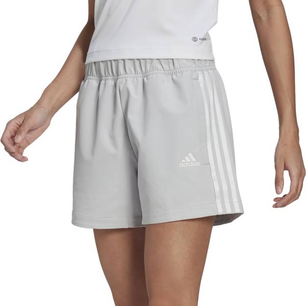 アディダス レディース 形づくるさる股引き adidas Women\u0027s Tiro Woven Shorts - Light Grey/White