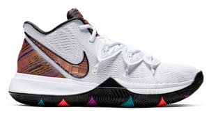 Kyrie Bhm Nike メンズ Bhm V カイリー５ Red バッシュ メンズ Bronze ｔｒｏｉｓ ｈｏｍｍｅ 買い付けnow White Metallic ナイキ カイリー５ 5 4 2より注文順に発送開始予定 送料無料
