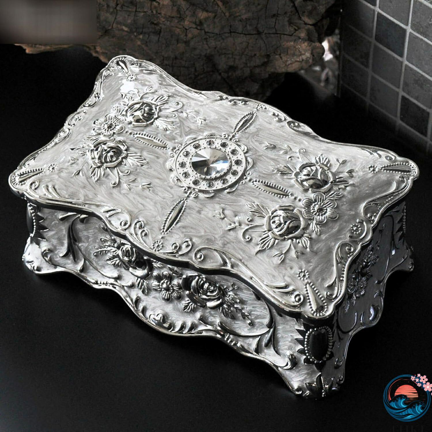 宝石箱 ジュエリーボックス アンティーク 小物入れ 宝箱 腕時計ボックス アクセサリー 収納 着脱式の仕切り付き 長 合金製 長 ジュエリーボックス 宝箱ボックス オブジェ 装飾 ホワイト 26*15