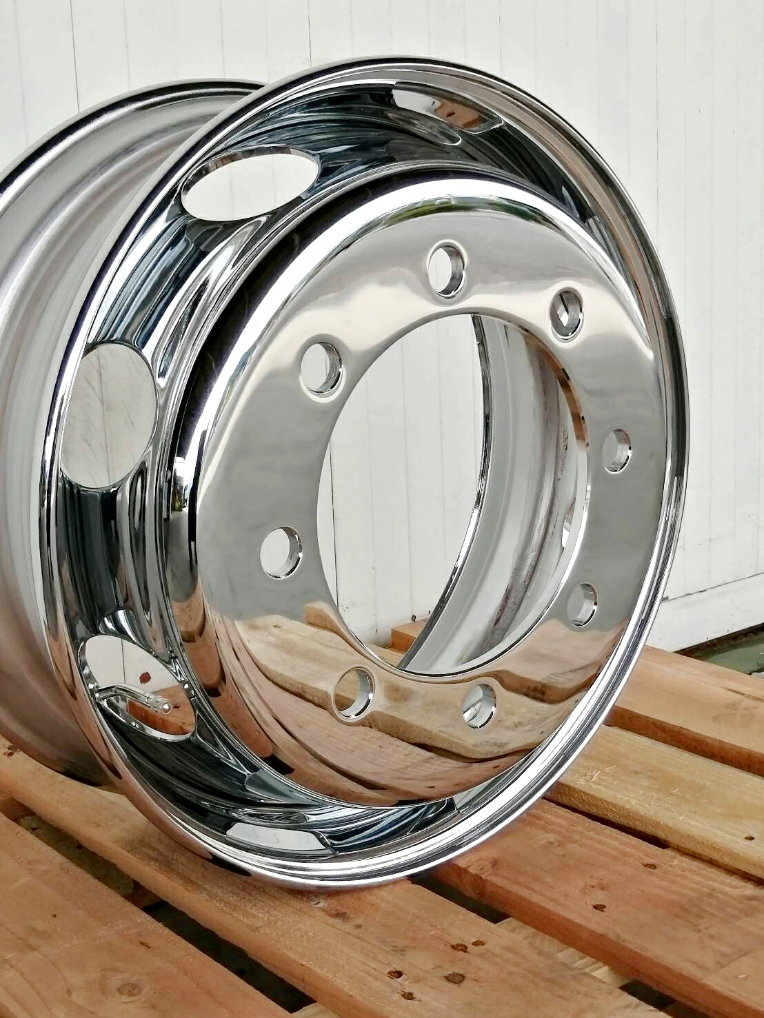 楽天市場 メッキホイール 19 5x6 75 8穴 新iso 大型 低床4軸 8t トラック フロント用 錆止め加工無料 1年保証付き 中国製 Dot X Dotx トラックピット