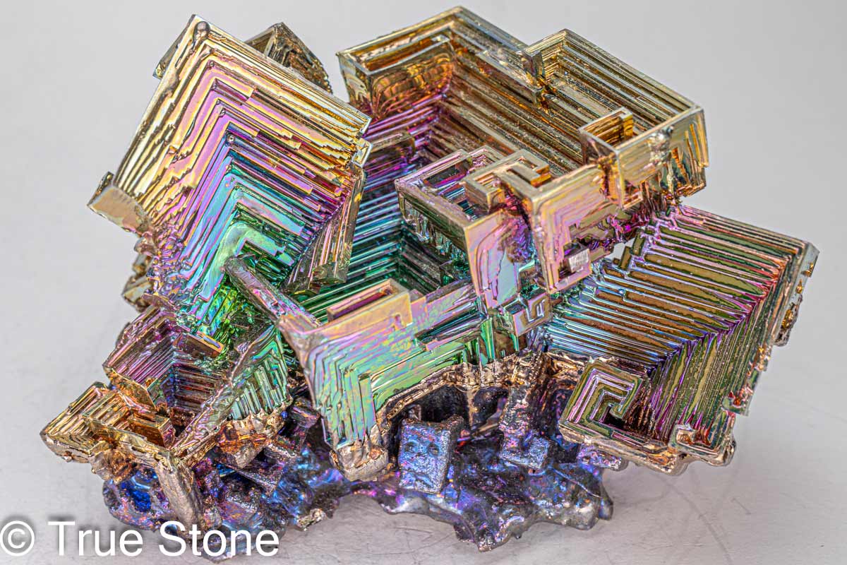 希少 巨大 ビスマス 結晶 重量 1085g 元素記号 Bi 原子番号 83 天国への階段 虹色の階段 宇宙要塞 金属結晶
