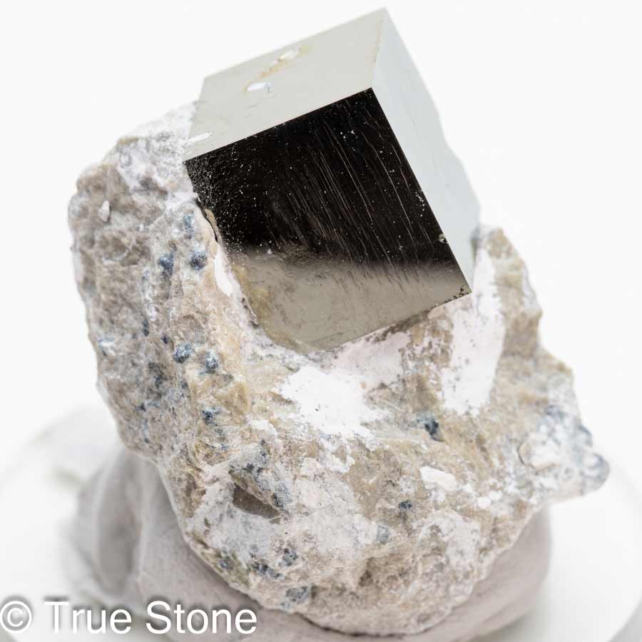 楽天市場】【高品質】スペイン産 パイライト キューブ型 母岩付き 原石