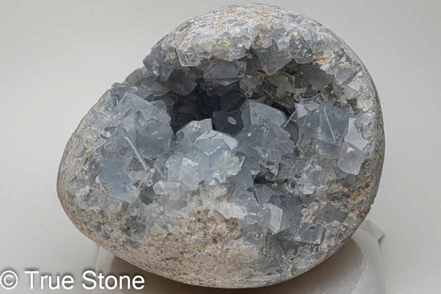 楽天市場】セレスタイト 天青石 天上界 原石 678g 天使 ジオード 晶洞