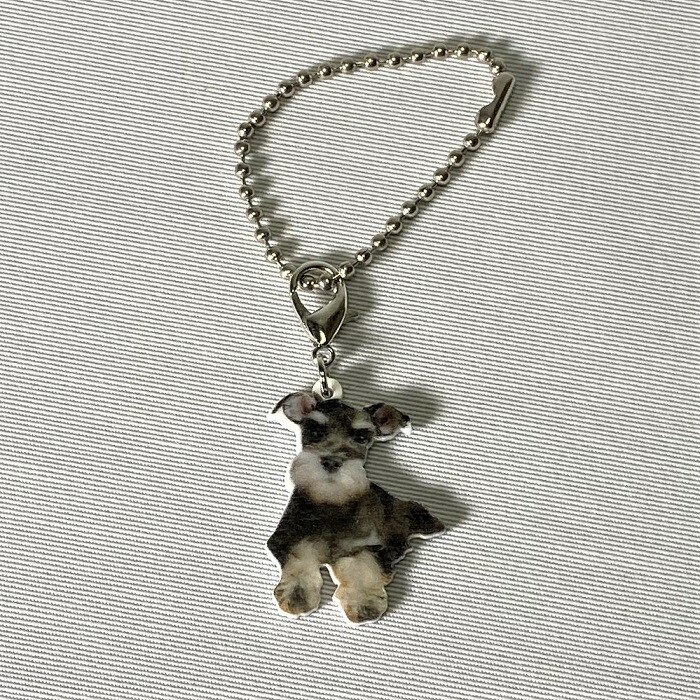 シルバーチャーム　犬(シュナウザー) ミニチュアシュナウザーのシルエットチャーム 犬のモチーフ