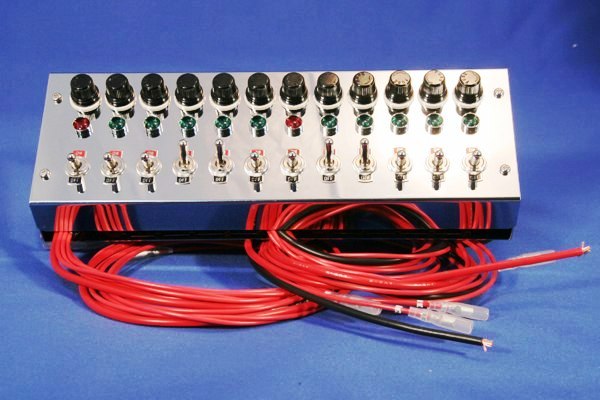 スイッチボックス　クロームメッキ　12連用　24V