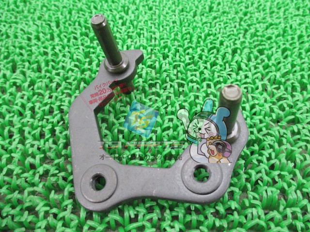 スーパーシェルパ キャリパーホルダー 在庫有 即納 カワサキ 純正 新品 バイク 部品 車検 Genuine 64