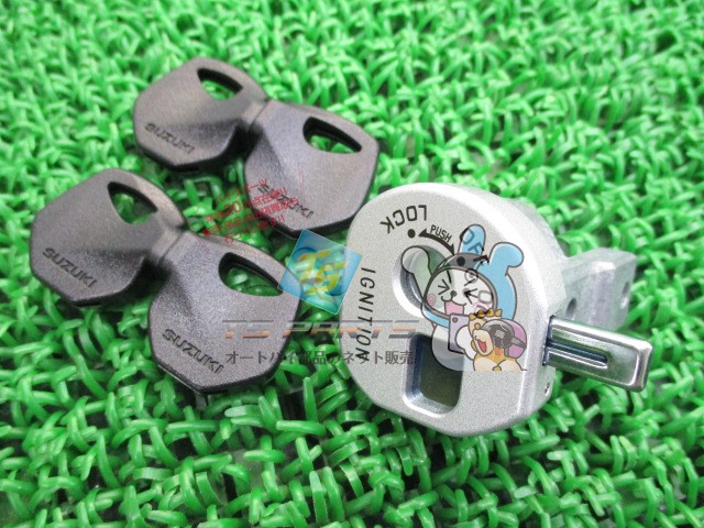 レッツII ステアリングロックシャッター 在庫有 即納 スズキ 純正 新品 バイク 部品 37155-43E12-000 SUZUKI 廃盤 車検 Genuine|ティーエスパーツ 店