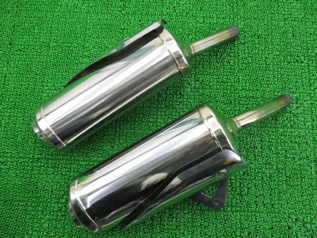 ストリートトリプルR サイレンサーマフラー 左右 トライアンフ(TRIUMPH) 純正 バイク 部品 SMTTMD41669389*** 2200831 2200832 コケキズ無し 凹み・歪みなし 機能的問題なし 車検 Genuine 【中古】