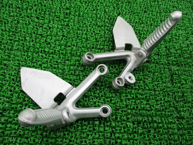 999R ステップホルダー 左右 ドゥカティ 純正 バイク 部品 82410831A 82410841A スーパーバイク749 999 749R 749S 車検 Genuine 999S 【中古】|ティーエスパーツ 店