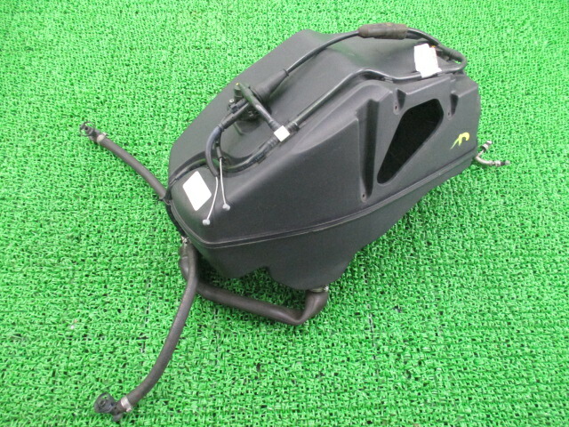 848 エアクリーナーボックス ドゥカティ 純正 バイク 部品 1098 1198にも 修復素材に そのまま使える ノーマル戻しに 車検 Genuine ストリートファイター ストリートファイター848 ストリートファイターS 1098S 1198S 【中古】｜ティーエスパーツ　店