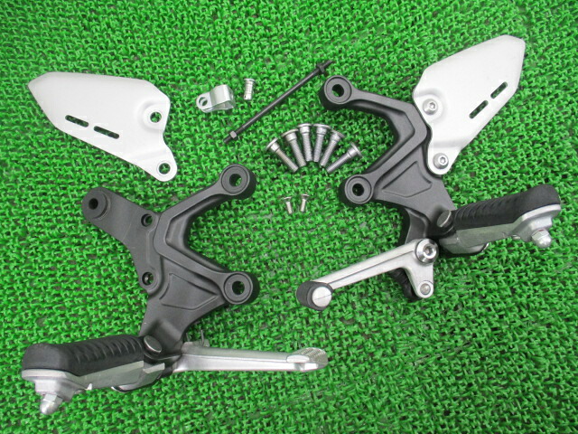 Z900RS ステップ 左右 1391/1392 ZR900C-020*** カワサキ 純正 バイク 部品 2019年式外し ZR900C 1391 1392 曲がり無し ブレーキペダル 車検 Genuine 【中古】 Vn