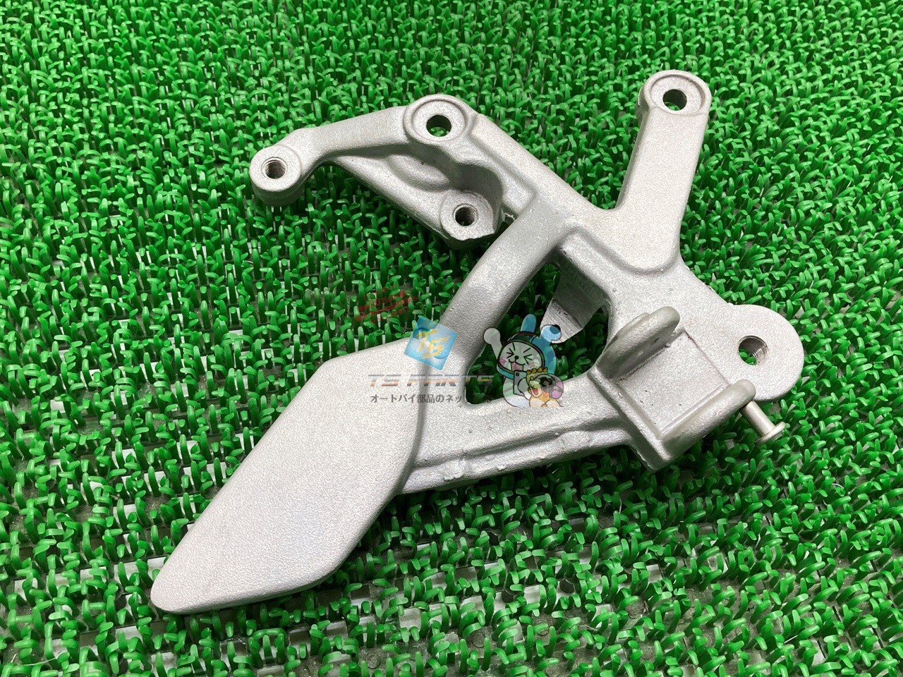 TZR50 ステップホルダー 右 在庫有 即納 ヤマハ 純正 新品 バイク 部品 廃盤 在庫有り 即納可 3TU-27443-01-00 車検 Genuine zQ|ティーエスパーツ 店